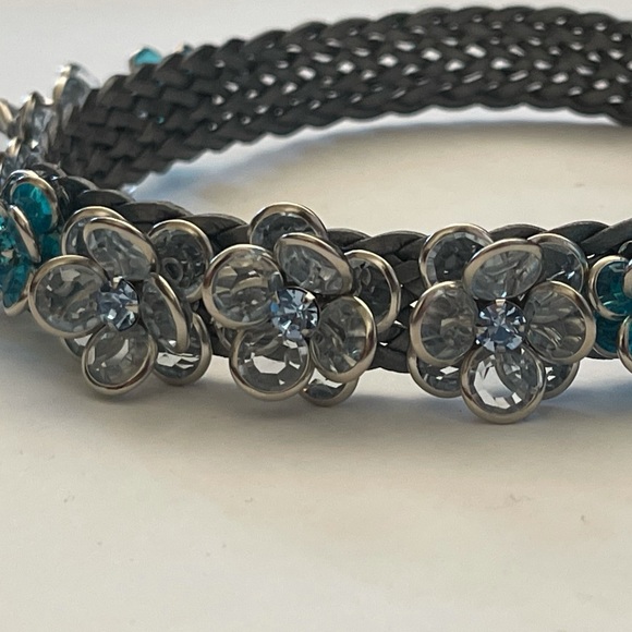 SILVER & BLUE SWAROVSKI CHOKER NECKLACE - Picture 5 of 8